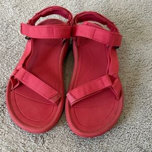 These sandals are the Teva Women's Hurricane XLT2 in the Tomato Puree color.